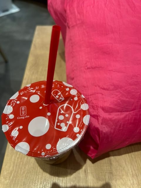 あこのブログ写真「ゴンチャのラベル(?)の部分が赤い水玉で嬉しい今日この頃」
